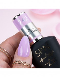 742 Lilly in the dark UV... 2